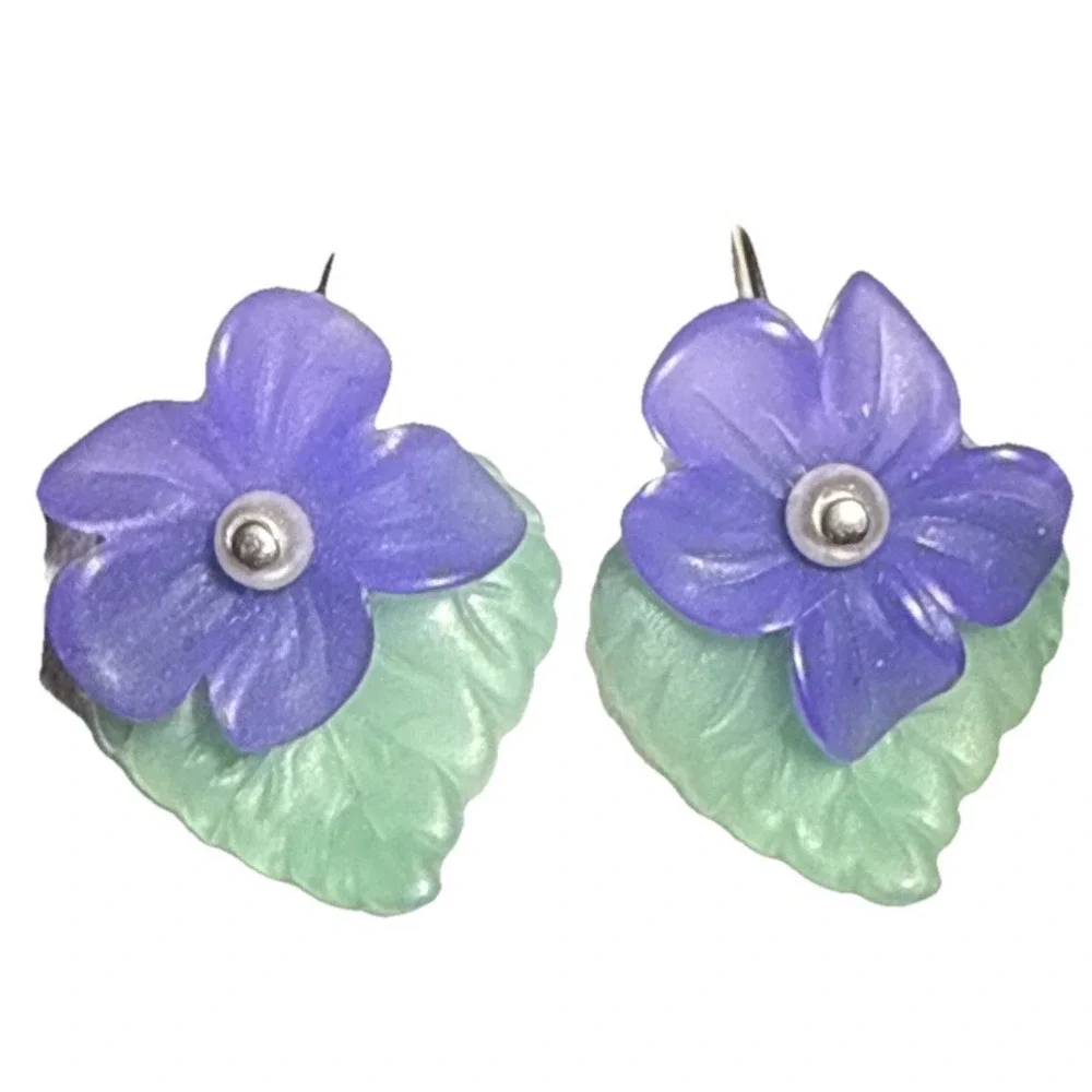 Vintage Acrylic Purple Flower Pierced Earrings J15-23
